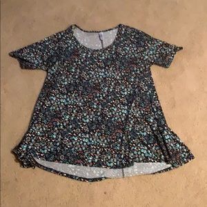 LulaRoe Perfect T shirt!